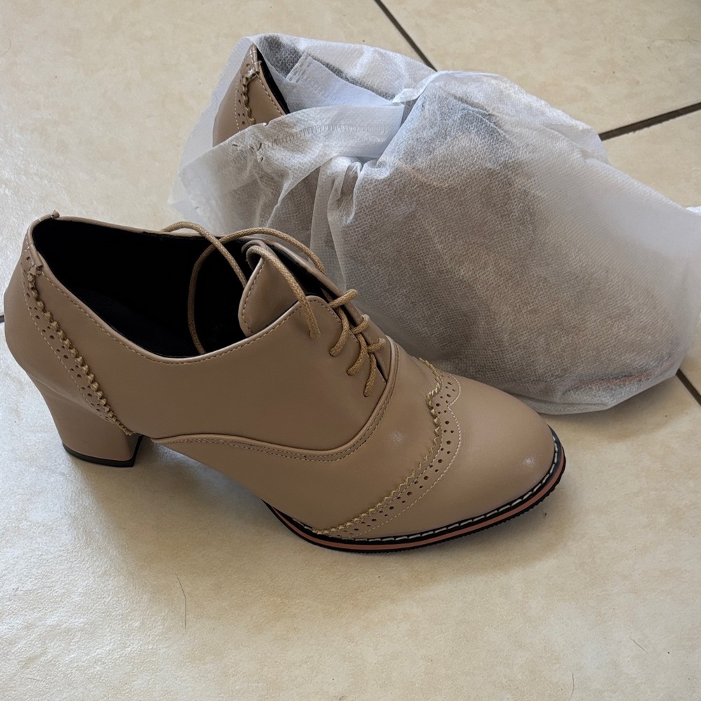 Elegant Tan Women's Oxford Shoes